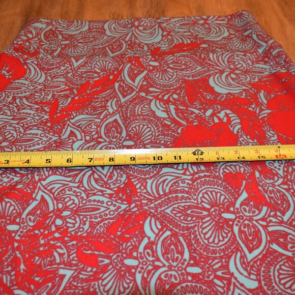 Size Large Cassie Pencil Skirt $10 Stretch material - Picture 6 of 9